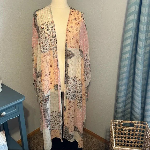 Gimmicks Duster Kimono - Picture 6 of 10